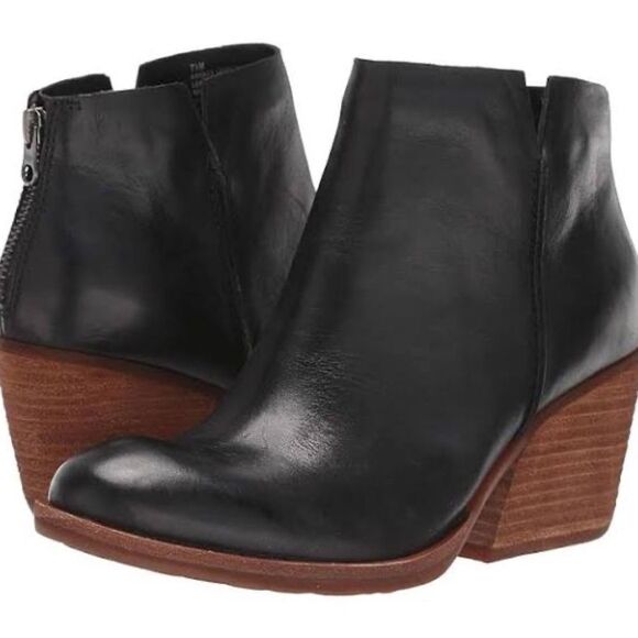 Kork-Ease Chandra II NWOT Black Full Grain Leather Ankle Booties Sz 9.5 - Picture 1 of 6